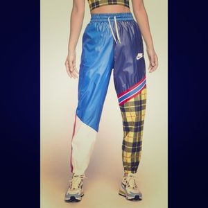 Nike NSW, women’s woven plaid pants NWT